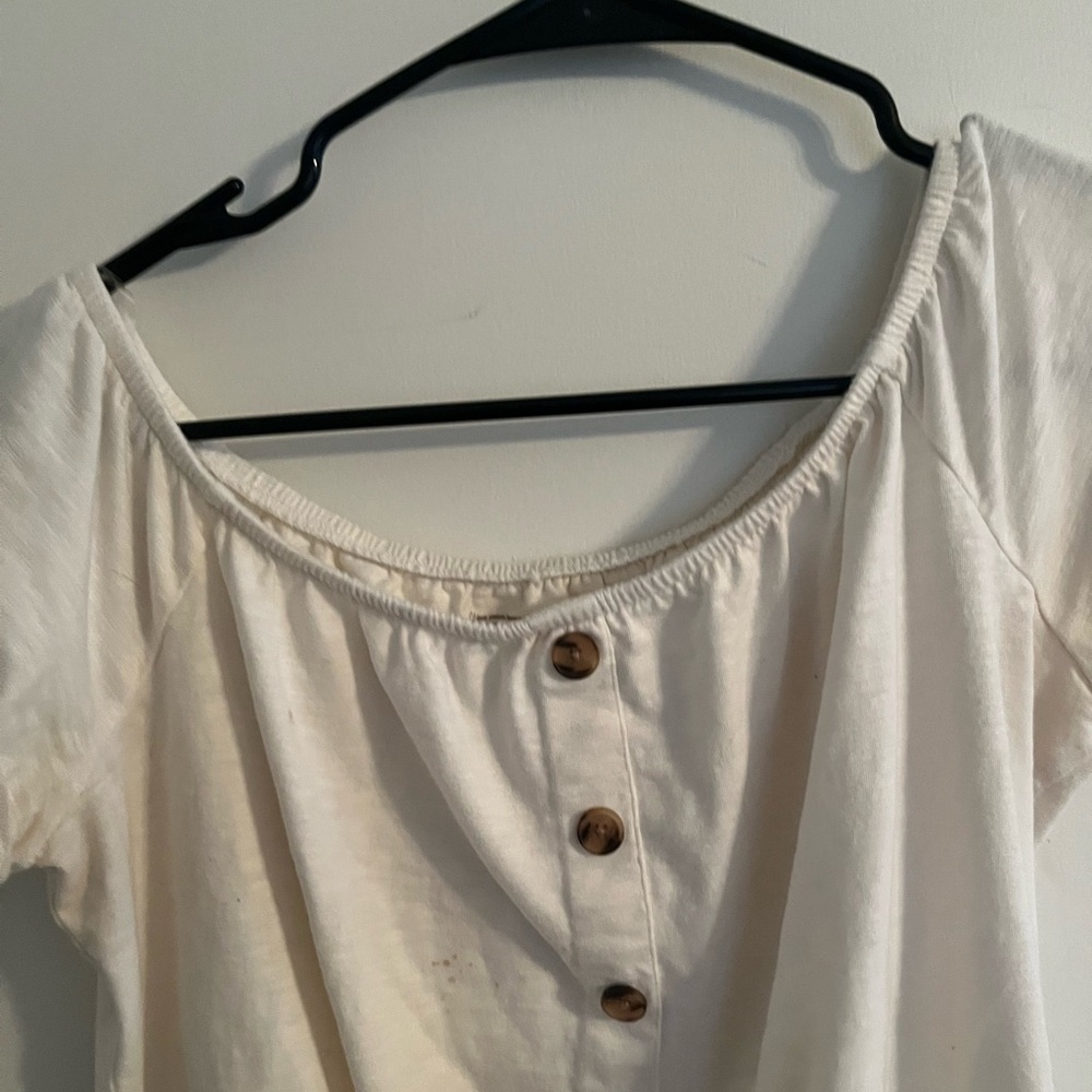 Cute button detail slight short sleeve top - Picture 3 of 6